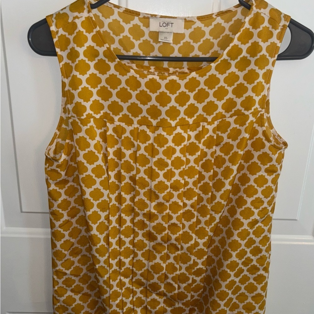 🌼 LOFT Sleeveless Printed Blouse – Mustard Yellow XS